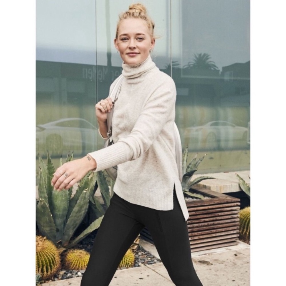 Athleta Transit Merino Wool Turtleneck Sweater Heather Cream Grey Small